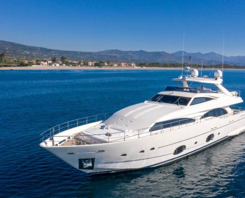 3/yacht di lusso per charter FERRETTI 97 - ETHNA (alt)